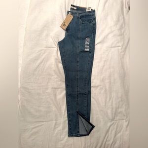 Levi’s center seam high rise skinny jeans! Size 16